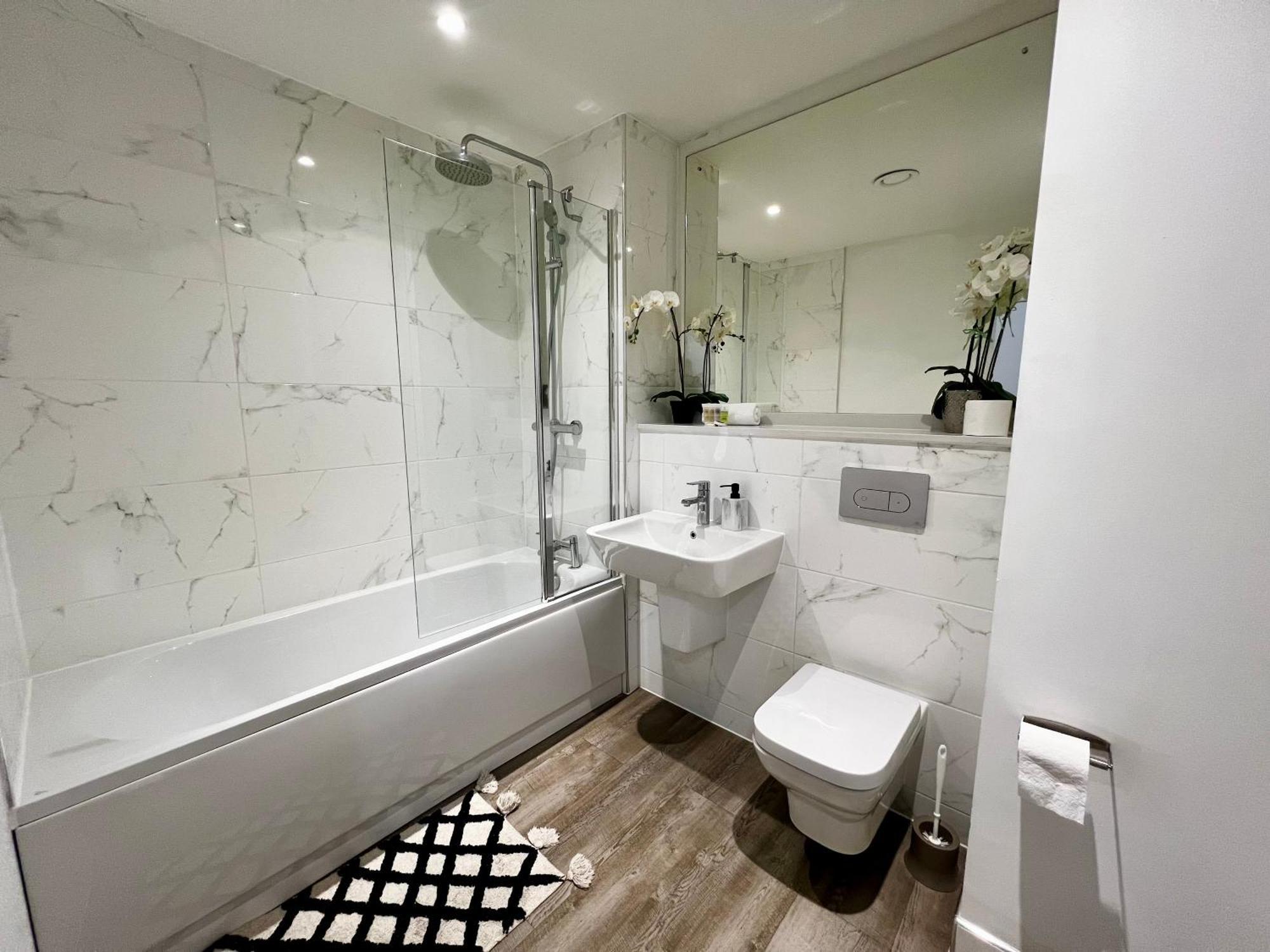 Premium Deals L Last-Minute Stay L 4 Min Walk To Birmingham Central Library L 18Th Floor 2 Bed 2 Bath City Centre Penthouse With Gym & Netflix By Jvt Short Lets Esterno foto